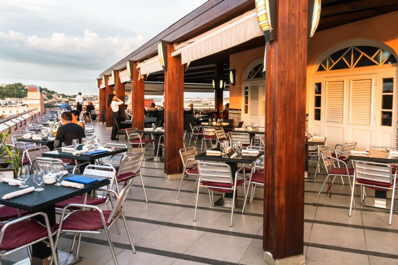 What To Expect During A Commercial Deck Or Porch Building Project